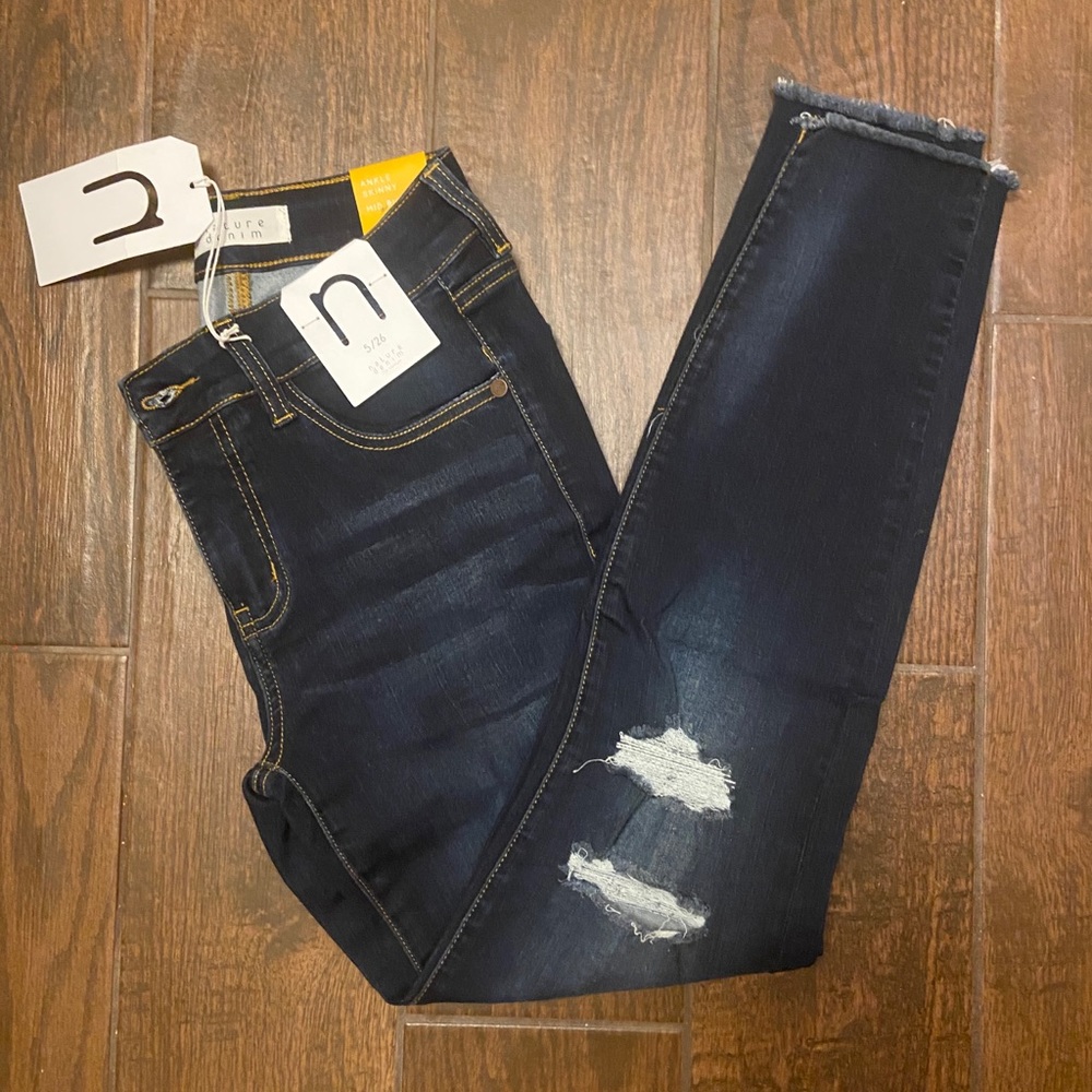 🆕 Pink Lily Kylie Distressed Dark Wash Jeans - Picture 2 of 7